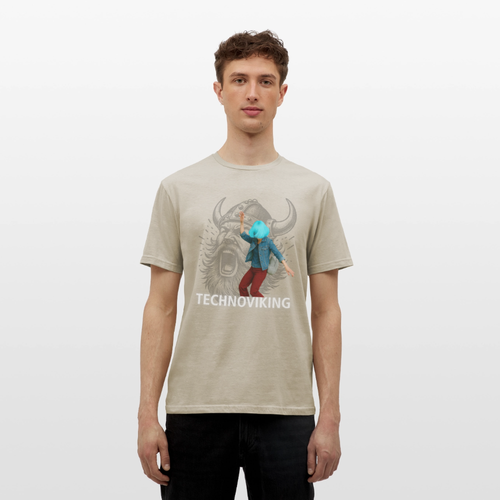 Technoviking protects blue haired girl - Männer T-Shirt - Sandbeige