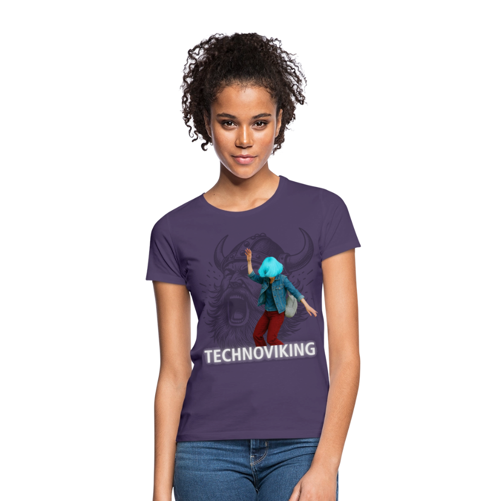 Technoviking protects blue haired girl - Frauen T-Shirt - Dunkellila