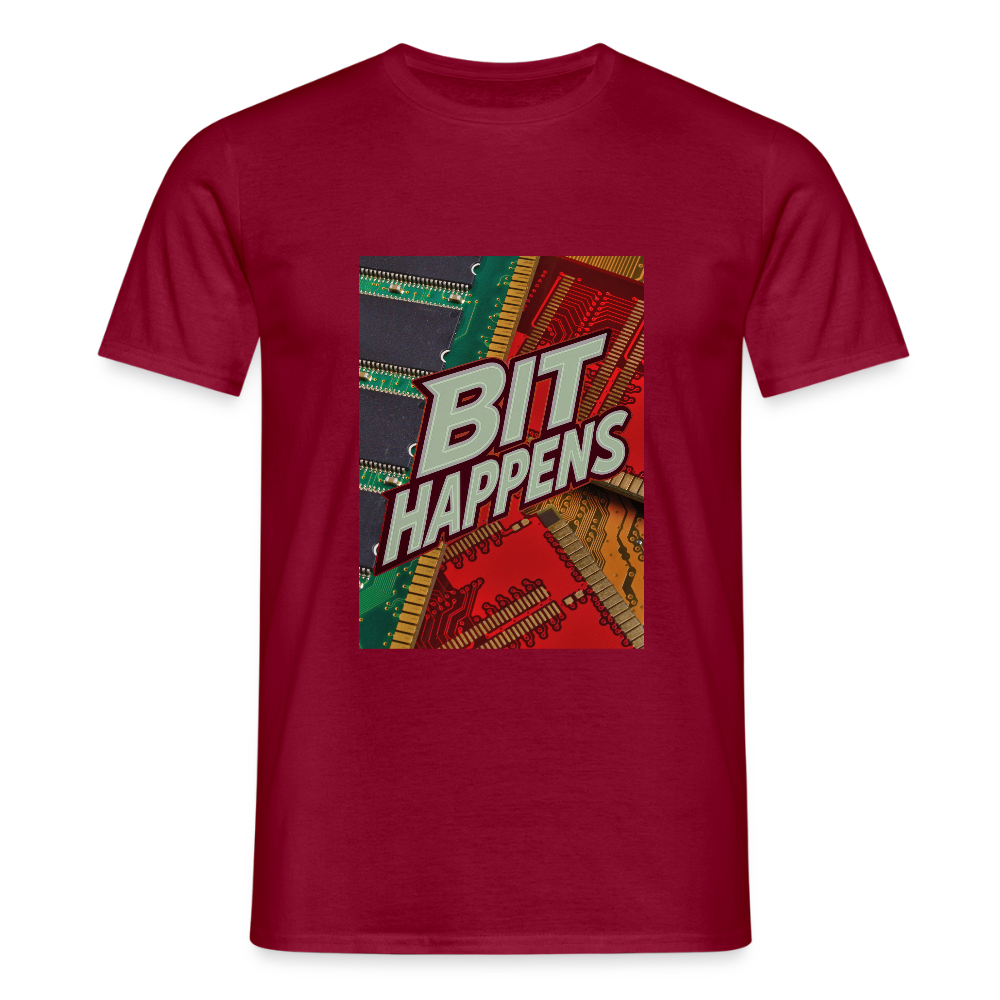 Bit Happens - Männer T-Shirt - Ziegelrot