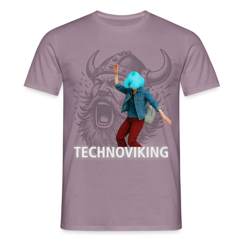 Technoviking protects blue haired girl - Männer T-Shirt - Lilagrau 