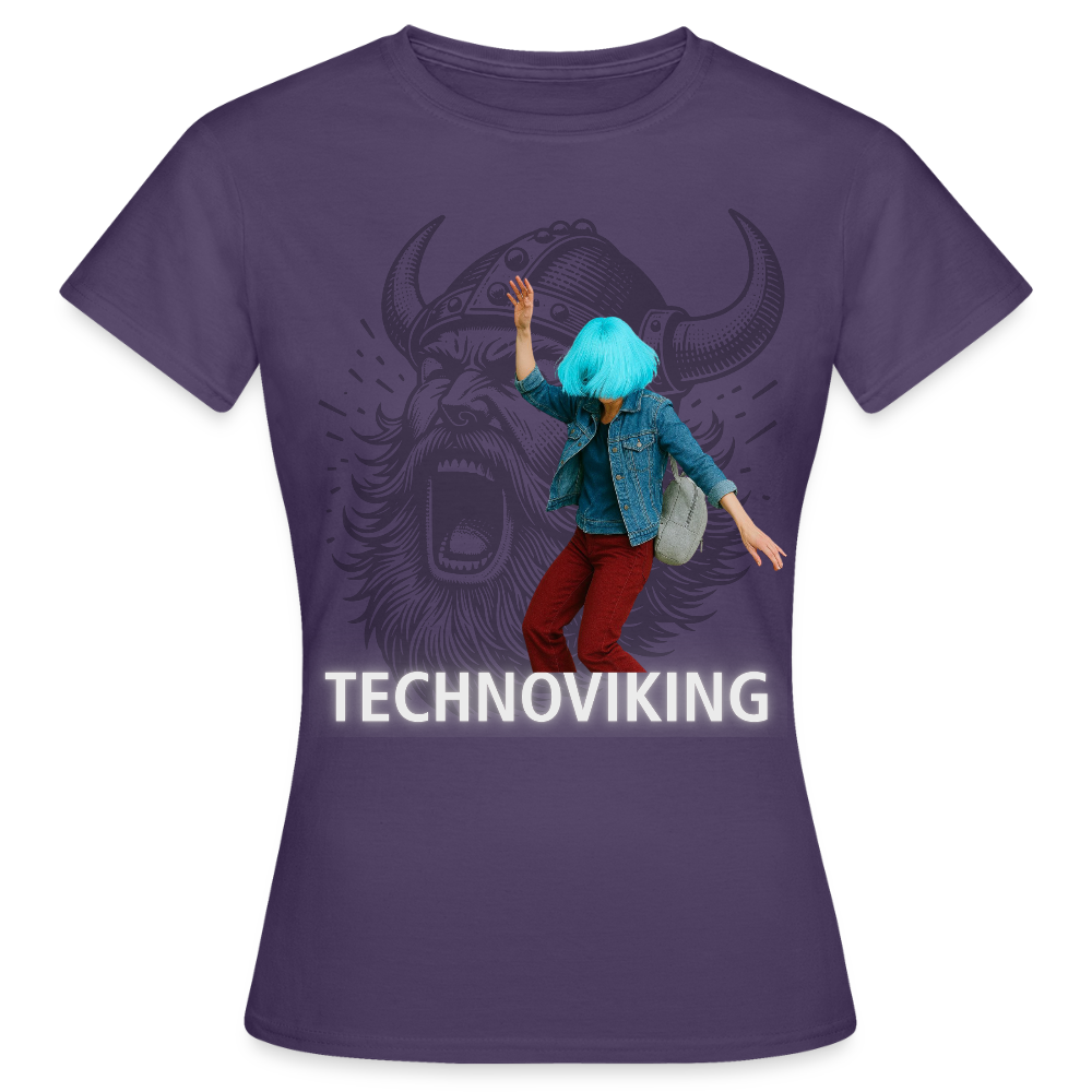Technoviking protects blue haired girl - Frauen T-Shirt - Dunkellila
