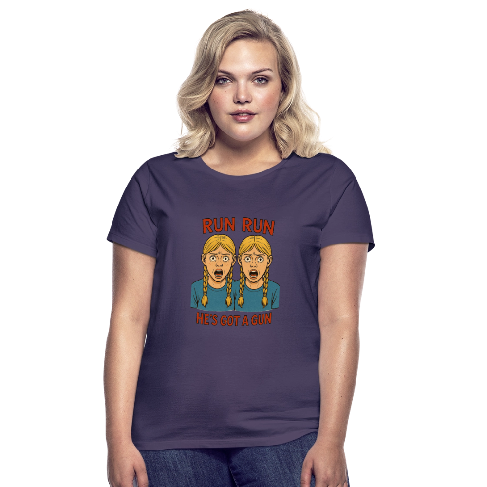 Zwillinge - run he´s got a gun - Frauen T-Shirt - Dunkellila